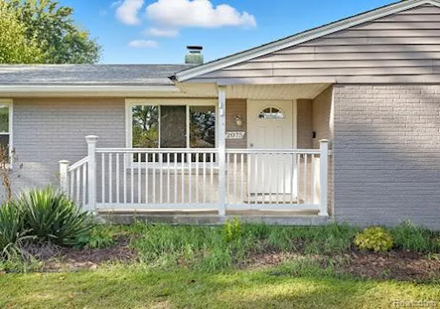 Photo 2 of Single family home for sale at 2075 Gulliver Dr, Troy, MI 48085 | MLS# 20261041356 | Listing updated on 2026-09-08
