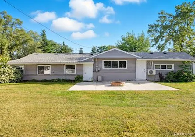 Photo 3 of Single family home for sale at 2075 Gulliver Dr, Troy, MI 48085 | MLS# 20261041356 | Listing updated on 2026-09-08