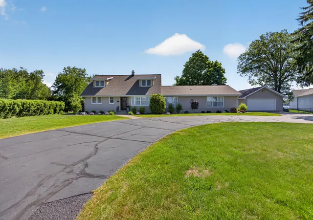 3rd image of 5775 Browns Lake Rd, Jackson, MI 49203 | MLS# 55026027073