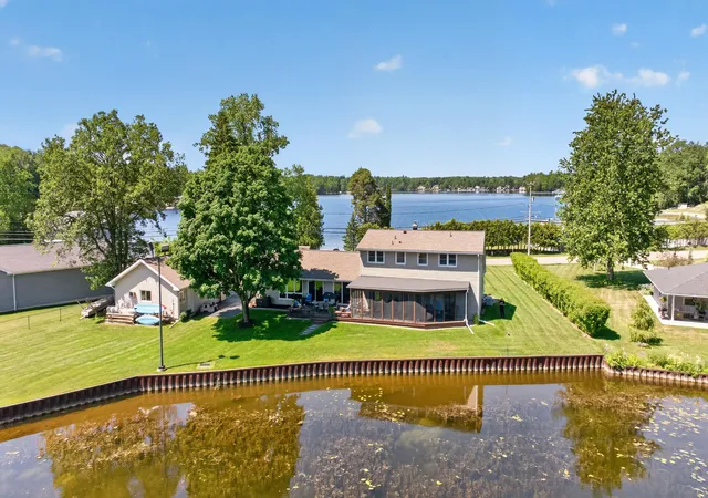 4th image of 5775 Browns Lake Rd, Jackson, MI 49203 | MLS# 55026027073