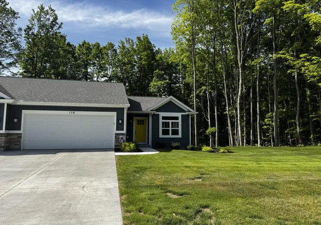 Listing Photo 2 - Condo for sale in building located at 116 Creek Dr, Hart, MI 49420