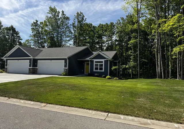 Listing Photo 3 - Condo for sale in building located at 116 Creek Dr, Hart, MI 49420