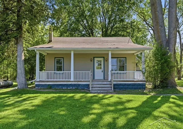 Photo 2 of Single family home for sale at 801 Atwell St, Midland, MI 48640 | MLS# 61050210156 | Listing updated on 2026-06-11
