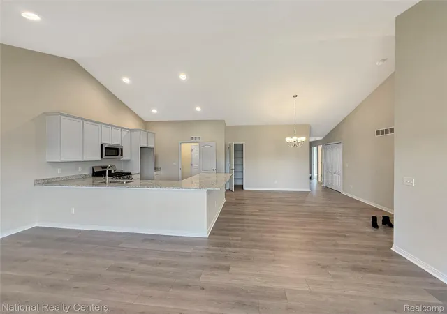 Listing Photo 5 - Condo for sale in building located at 362 Devonshire Dr, Lapeer, MI 48446 - Unit #31