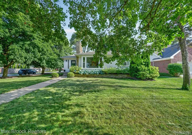 Photo 3 of Single family home for sale at 1124 E Windemere Ave, Royal Oak, MI 48073 | MLS# 20261041398 | Listing updated on 2026-09-15