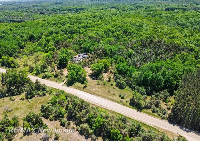 3rd image of 3769 W Herrick Rd, Farwell, MI 48622 | MLS# 61050210161