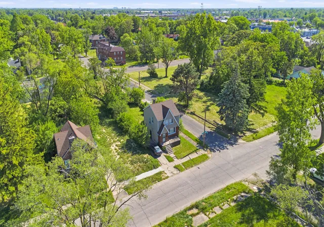 Photo 4 of Single family home for sale at 13207 Compass St, Detroit, MI 48227 | MLS# 81026027092 | Listing updated on 2026-07-24