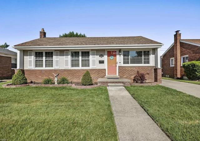 Photo 1 of Sale Pending at 28627 Bohn St, Roseville, MI 48066 | MLS# 58050210173 | Listing updated on 2026-06-17