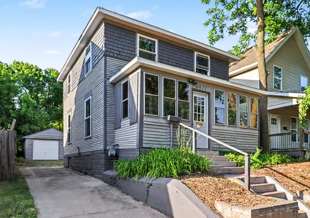 Photo 1 of Sale Pending at 1021 Sherman St Se, Grand Rapids, MI 49506 | MLS# 65026027107 | Listing updated on 2026-06-12