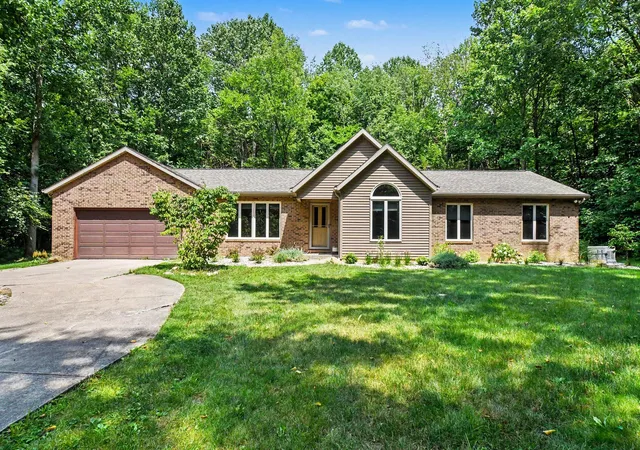 Photo 2 of Single family home for sale at 1209 Morris Dr, Niles, MI 49120 | MLS# 69026027102 | Listing updated on 2026-09-19