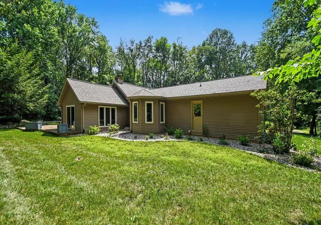Photo 3 of Single family home for sale at 1209 Morris Dr, Niles, MI 49120 | MLS# 69026027102 | Listing updated on 2026-09-19