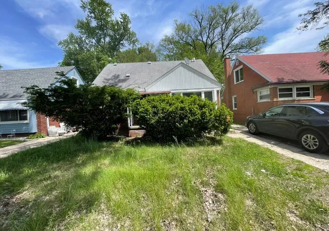 Photo 2 of Single family home for sale at 20090 Lahser Rd, Detroit, MI 48219 | MLS# 81026027100 | Listing updated on 2026-06-09
