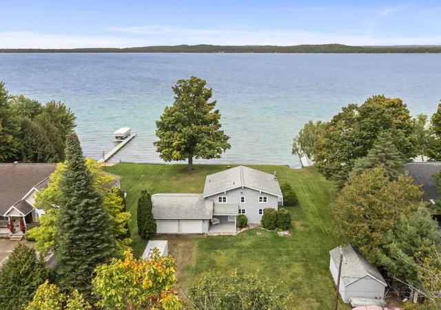 4th image of 6910 Carter Rd, Beulah, MI 49617 | MLS# 78080069225