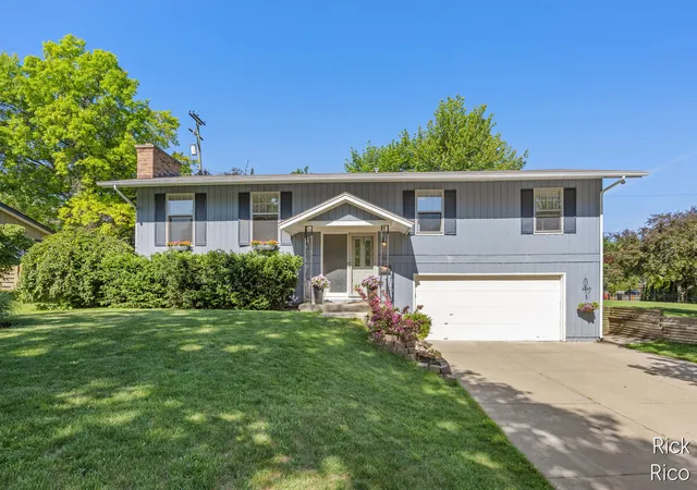 Photo 1 of Sale Pending at 1609 Oxford Dr Se, Grand Rapids, MI 49506 | MLS# 65026027129 | Listing updated on 2026-06-07