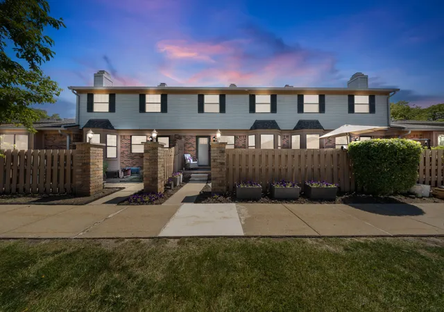 4th image of 2071 Vine Way Dr #79, Canton, MI 48188 | MLS# 81026027125