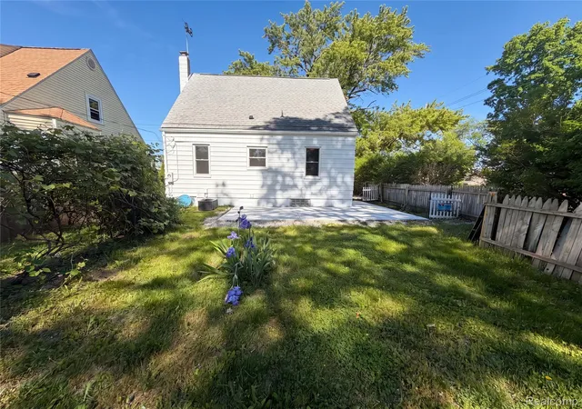Photo 4 of Single family home for sale at 492 Algene St, Lake Orion, MI 48362 | MLS# 20261041460 | Listing updated on 2026-10-22