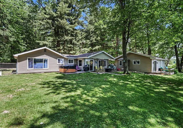 1st image of 301 Cotton Lake Dr, Battle Creek, MI 49014 | MLS# 66026027138