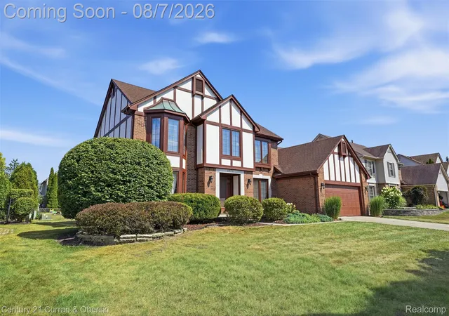 3rd image of 19176 Fairlane Ct, Livonia, MI 48152 | MLS# 20261041476