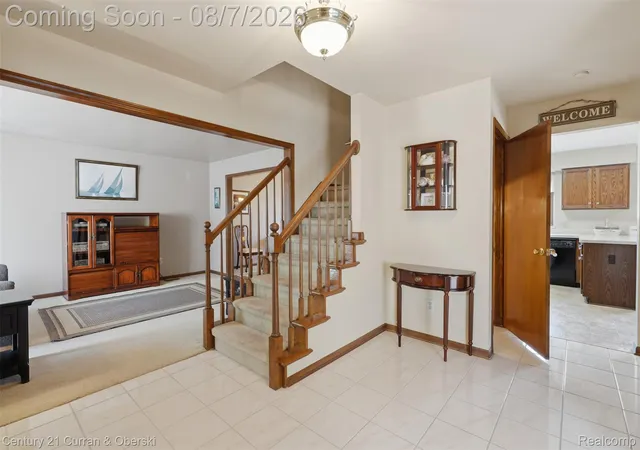 4th image of 19176 Fairlane Ct, Livonia, MI 48152 | MLS# 20261041476