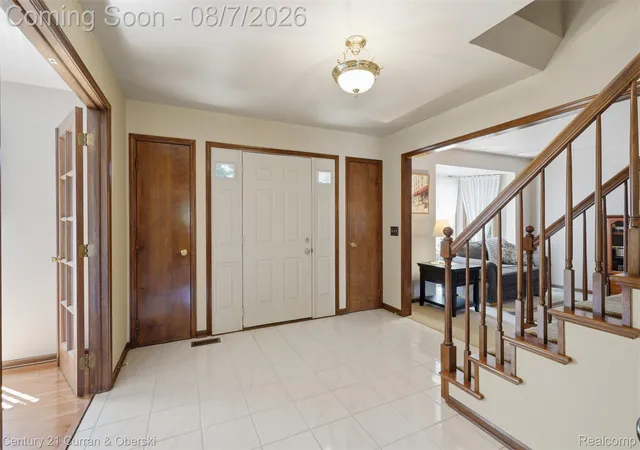 5th image of 19176 Fairlane Ct, Livonia, MI 48152 | MLS# 20261041476