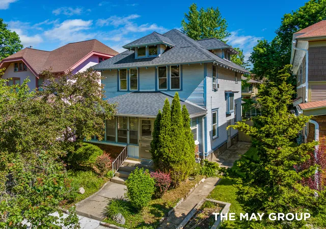 Photo 1 of Sale Pending at 733 Lockwood St Ne, Grand Rapids, MI 49503 | MLS# 65026027143 | Listing updated on 2026-06-10