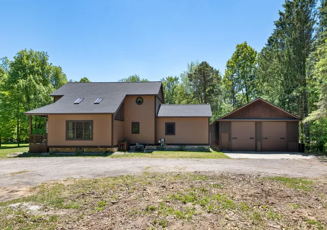 3rd image of 13324 Hickory Rd, Fruitport, MI 49415 | MLS# 65026027148