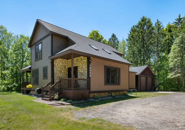 4th image of 13324 Hickory Rd, Fruitport, MI 49415 | MLS# 65026027148