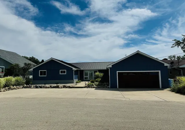 2nd image of 21557 Lake St, Cassopolis, MI 49031 | MLS# 69026027159
