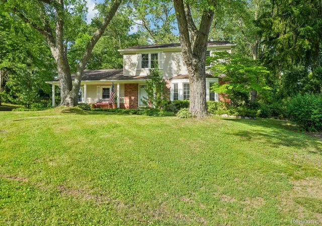 Photo 2 of Single family home for sale at 2675 Douglas Dr, Bloomfield Hills, MI 48304 | MLS# 20261041494 | Listing updated on 2026-06-18