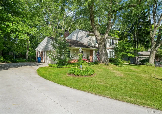 Photo 3 of Single family home for sale at 2675 Douglas Dr, Bloomfield Hills, MI 48304 | MLS# 20261041494 | Listing updated on 2026-06-18