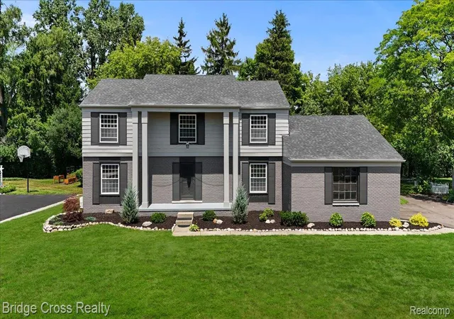 Photo 1 of Single family home for sale at 655 S Spinningwheel Ln, Bloomfield Hills, MI 48304 | MLS# 20261041504 | Listing updated on 2026-09-14