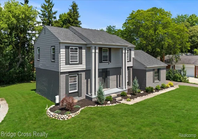 Photo 2 of Single family home for sale at 655 S Spinningwheel Ln, Bloomfield Hills, MI 48304 | MLS# 20261041504 | Listing updated on 2026-09-14