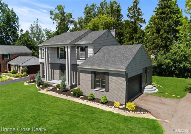Photo 3 of Single family home for sale at 655 S Spinningwheel Ln, Bloomfield Hills, MI 48304 | MLS# 20261041504 | Listing updated on 2026-09-14