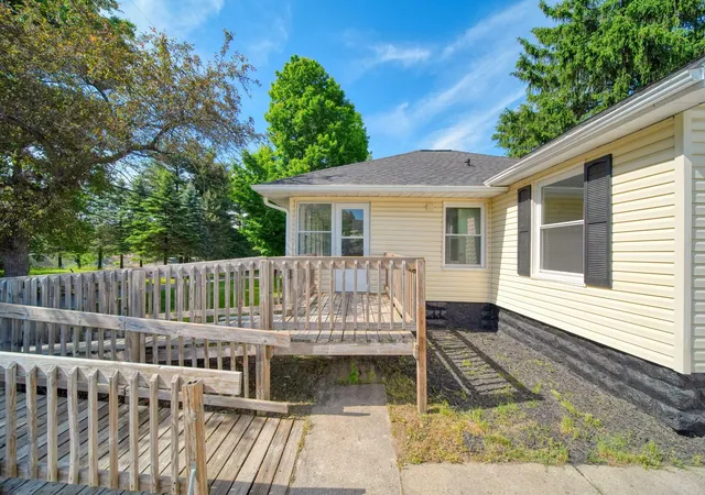 Photo 2 of Single family home for sale at 317 Lockwood St, Jackson, MI 49203 | MLS# 55026027165 | Listing updated on 2026-06-11