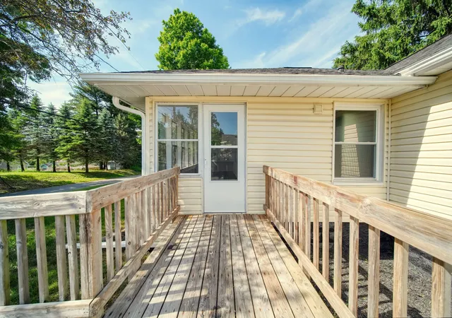 Photo 3 of Single family home for sale at 317 Lockwood St, Jackson, MI 49203 | MLS# 55026027165 | Listing updated on 2026-06-11