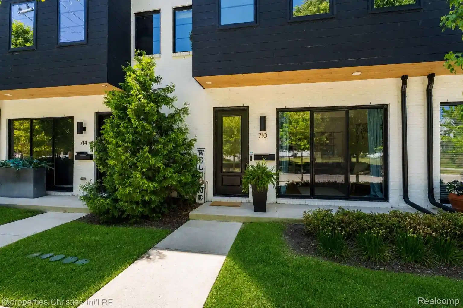 Listing Photo 1 - Condo for sale in 710 Parent E located at 710 Parent E, Royal Oak, MI 48067 - Unit 710 Parent E