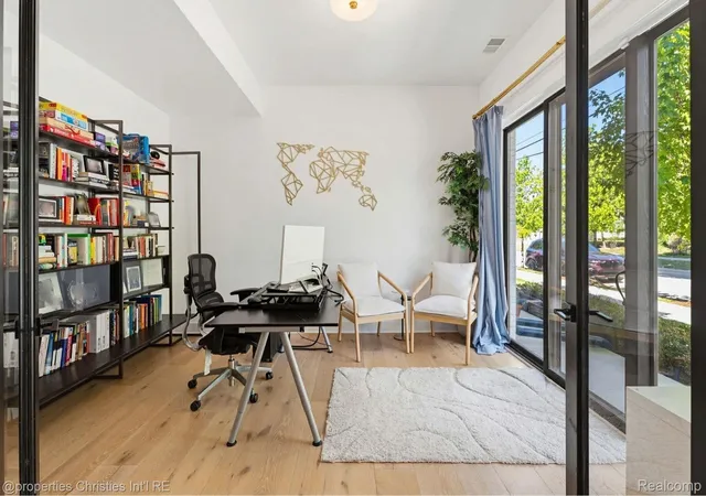 Listing Photo 4 - Condo for sale in building located at 710 Parent E, Royal Oak, MI 48067