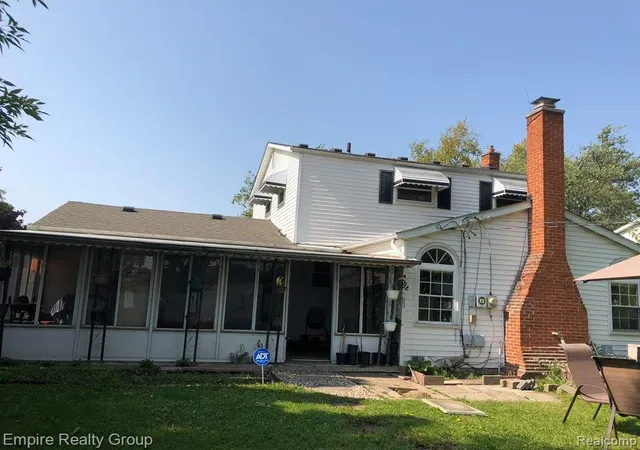 Photo 2 of Single family home for sale at 15401 Vivian St, Taylor, MI 48180 | MLS# 20261041528 | Listing updated on 2026-08-02