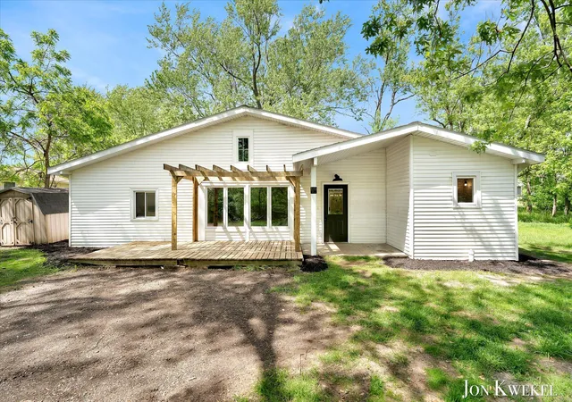 1st image of 140 N 5th St Ne, Cedar Springs, MI 49319 | MLS# 71026027192