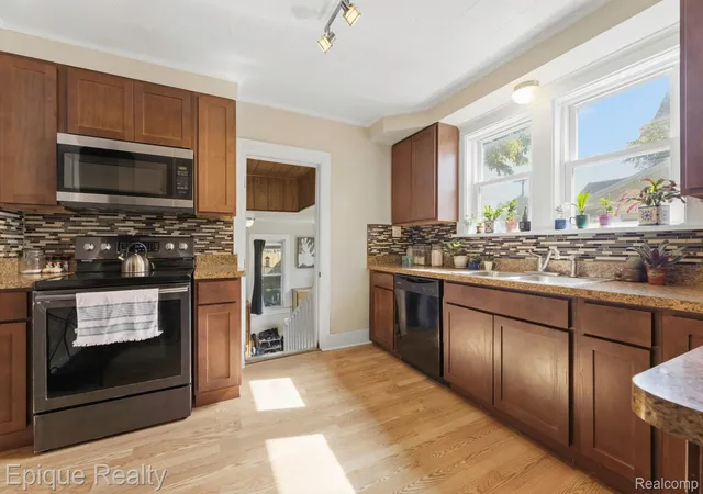 Photo 3 of Single family home for sale at 1301 Myrtle St, Port Huron, MI 48060 | MLS# 20261041533 | Listing updated on 2026-06-19