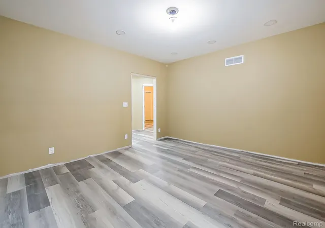 Photo 3 of Multi family home for sale at 895 Blaine St, Detroit, MI 48202 | MLS# 20261041537 | Listing updated on 2026-06-18
