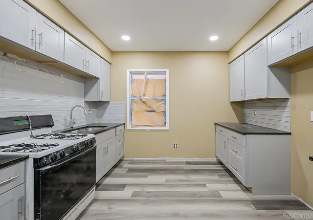 Photo 4 of Multi family home for sale at 895 Blaine St, Detroit, MI 48202 | MLS# 20261041537 | Listing updated on 2026-06-18