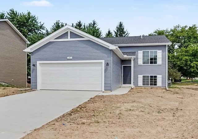 1st image of 387 Pinery Ln, Fremont, MI 49412 | MLS# 65026027198