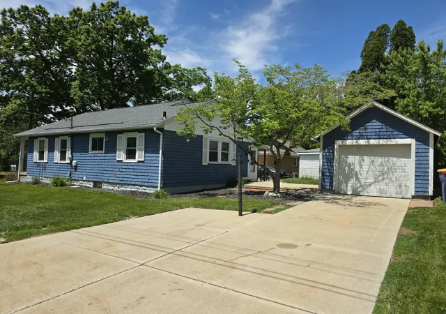Photo 3 of Single family home for sale at 1406 Covell Ave NW, Grand Rapids, MI 49504 | MLS# 71026027211 | Listing updated on 2026-10-05