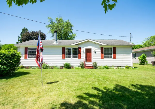 Photo 1 of Single family home for sale at 814 Seymour Ave, Jackson, MI 49202 | MLS# 64026027223 | Listing updated on 2026-06-16