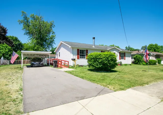 Photo 3 of Single family home for sale at 814 Seymour Ave, Jackson, MI 49202 | MLS# 64026027223 | Listing updated on 2026-06-16