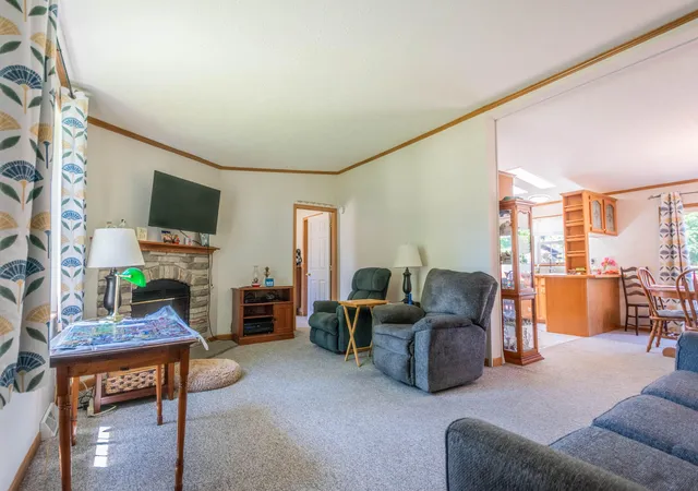 Photo 3 of Single family home for sale at 814 Seymour Ave, Jackson, MI 49202 | MLS# 64026027223 | Listing updated on 2026-06-16