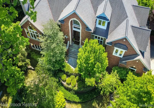 Photo 3 of Single family home for sale at 6604 College Park Dr, Clarkston, MI 48346 | MLS# 20261041575 | Listing updated on 2026-09-20