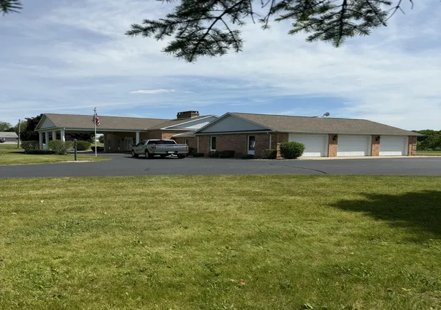Photo 3 of Single family home for sale at 1111 N Lake Pleasant Rd, Hillsdale, MI 49242 | MLS# 53026027238 | Listing updated on 2026-09-11