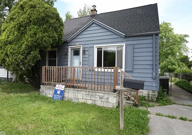 Photo 1 of Single family home for sale at 18755 Hazelwood St, Roseville, MI 48066 | MLS# 58050210238 | Listing updated on 2026-10-08